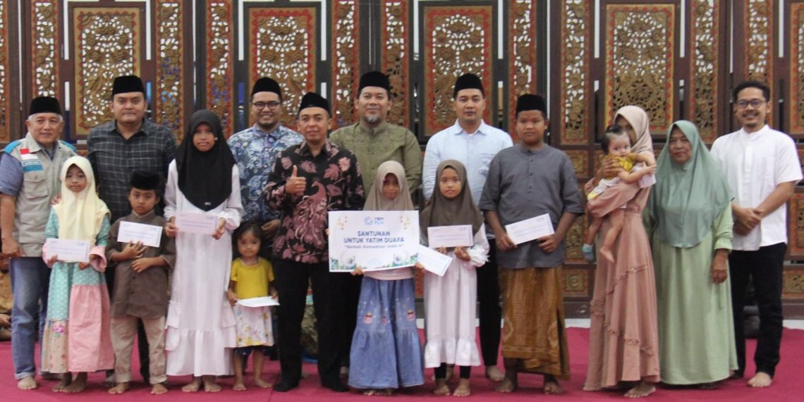 Peduli Sesama, PLN UP3 Madura Santuni Anak Yatim dan Guru Ngaji