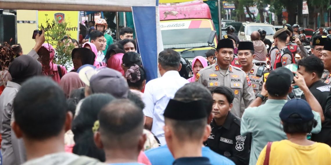 Ribuan Warga Serbu Bazar Pasar Murah Polres Kediri