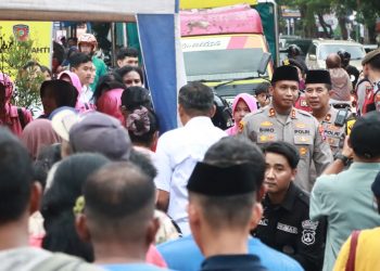 Ribuan Warga Serbu Bazar Pasar Murah Polres Kediri