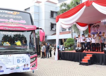 Difasilitasi Pemkab, Ribuan Warga Gresik Pulang Kampung dengan Hampers Lebaran Produk UMKM