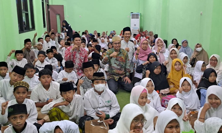 Ketua DPRD Beri Semangat Anak Yatim pada Pemberian Donasi dari K3S SD Swasta Se-Sidoarjo