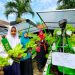 SMP Negeri 4 Sidoarjo Bagikan Takjil Sayur Slada Hasil Panen Program Adiwiyata