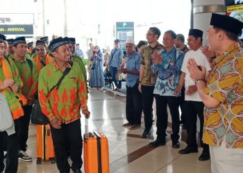 Bambang Haryo Lepas 25 Jamaah Umroh Tim DLU dan Tim BHS Surabaya-Sidoarjo