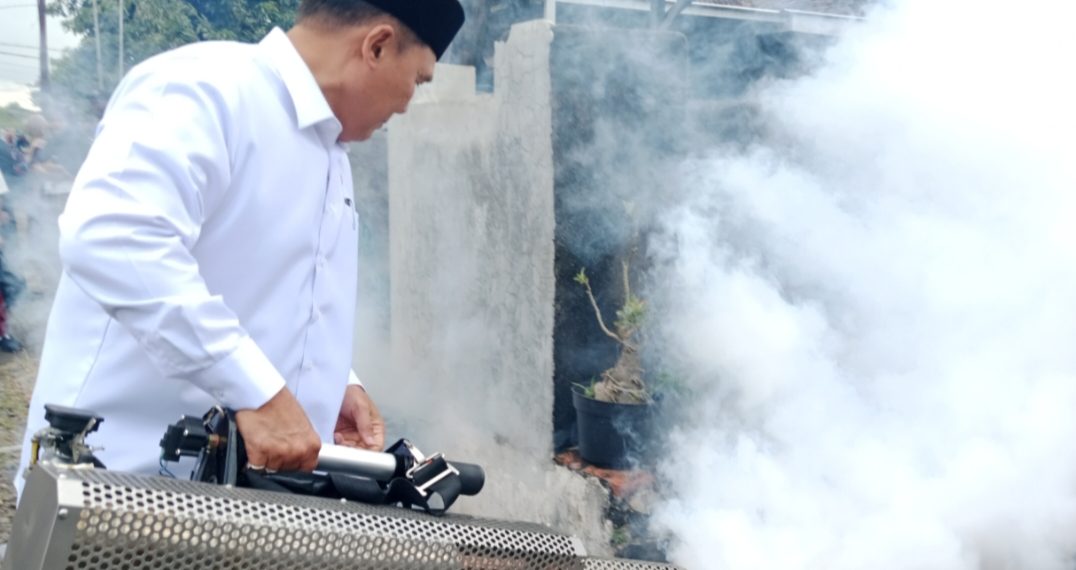 Fogging di Balongtani Jabon, Bambang Haryo Ajak Masyarakat Gencarkan 3 M