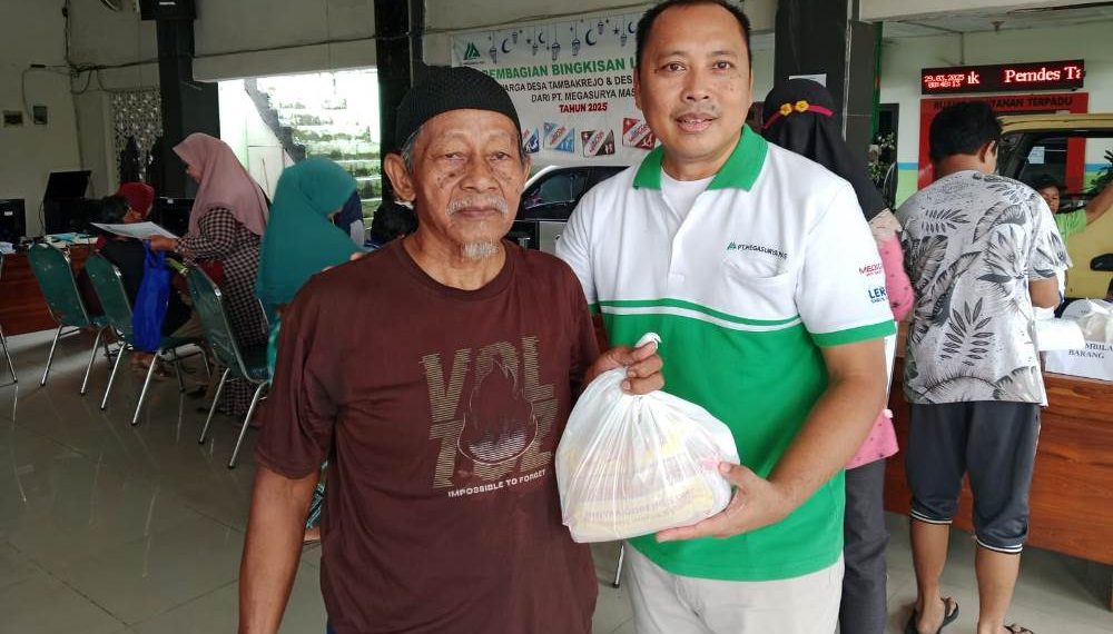 PT. Megasurya Mas Bagikan Ribuan Migor dan Sabun, Warga Desa Tambakrejo dan Tambak Sawah Sambut Gembira