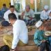 Warga Pakis Banyuwangi Pertahankan Tradisi Doa dan Makan Bersama Usai Shalat Idul Fitri