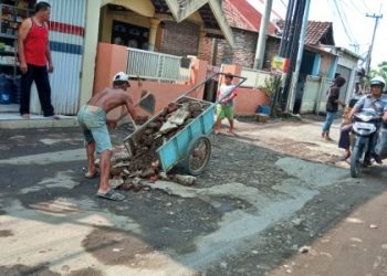 Banjir dan Hujan Mulai Reda, Ruas-ruas Jalan di Sidoarjo Rusak Parah