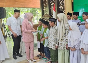 Bakti Sosial Ramadan Kadin dan IWAPI Disambut Gembira Anak-anak Panti Asuhan