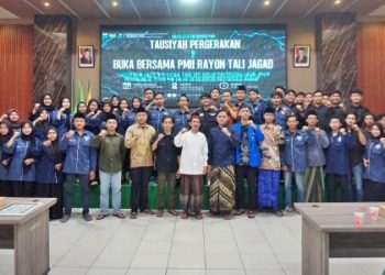 Setelah Berbagi Takzil di Depan Kantor PCNU Sidoarjo, PMII Rayon Tali Jagad Unusida Gelar Tausiyah Pergerakan