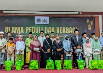 RUPS MUI Gresik Salurkan Puluhan Paket Zakat kepada Mustahiq dan 1.500 Takjil Setiap Hari