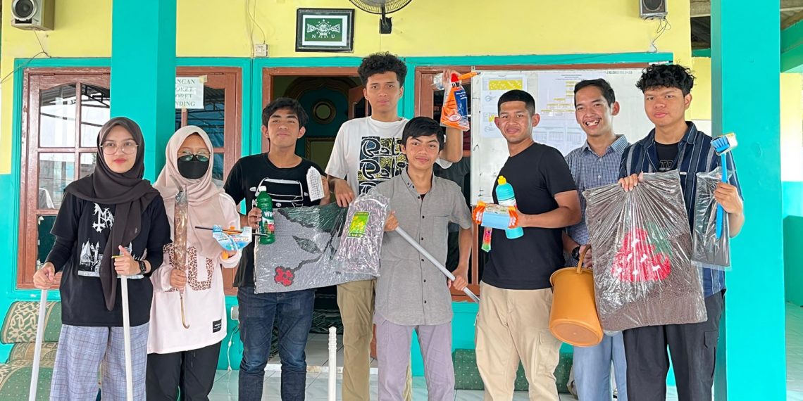 Baksos Bersih-bersih Musala Kampung