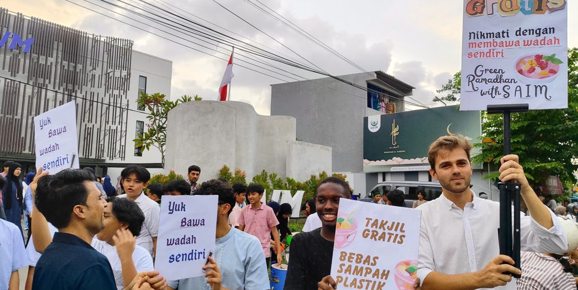 Kreasi Takjil Bersama Mahasiswa Asing