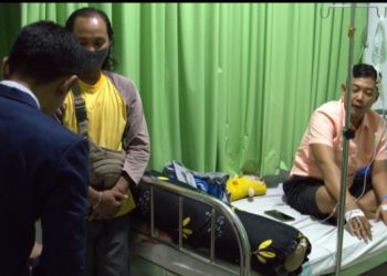 SMA Al Hikmah Surabaya Peduli, Berbagi Takjil dan Makanan untuk Keluarga Pasien