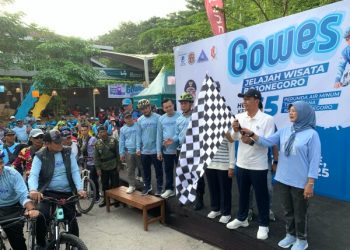Bupati dan Wakil Bupati Bojonegoro Ikuti Acara Gowes HUT ke-35 Perumda Tirta Buana