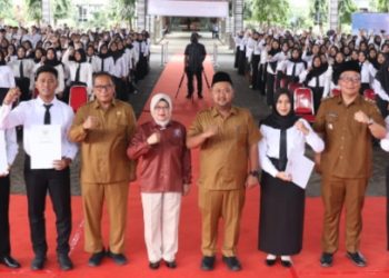 Pertama di Jatim, Pemkab Gresik Serahkan SK kepada 474 CPNS Formasi 2024