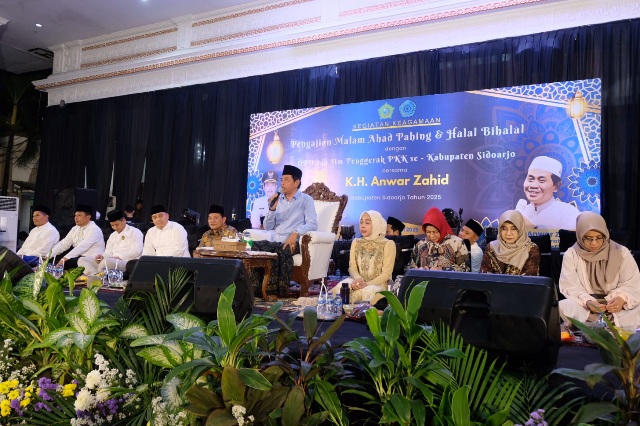 Ribuan Warga Hadiri Pengajian KH Anza di Pendopo Sidoarjo