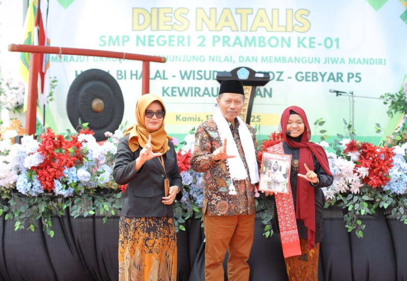 Baru Setahun Berdiri SMP Negeri 2 Prambon Raih Akreditasi A