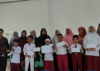 Refleksi Hari Kartini, Siswa di Yayasan Al Uswah Pamekasan Dapat Bantuan Pendidikan