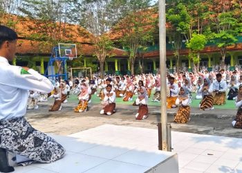 Pembelajaran P5 SMA Negeri 1 Tarik Dibuka Dengan Tari Saman Secara Kolosal