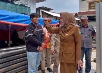 Tanpa Papan Nama, Wabup Mimik Idayana Tegur Mandor Proyek Pembangunan Rehabilitasi Masjid Agung Sidoarjo