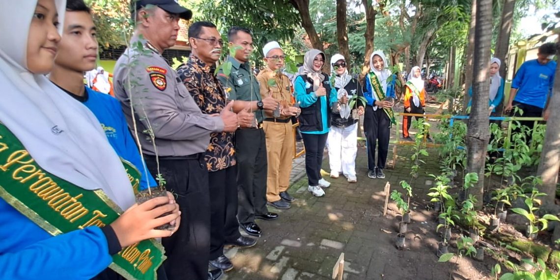 Peringati Hari Bumi, SMP Negeri 4 Sidoarjo Resmikan Taman Edukasi Pembibitan