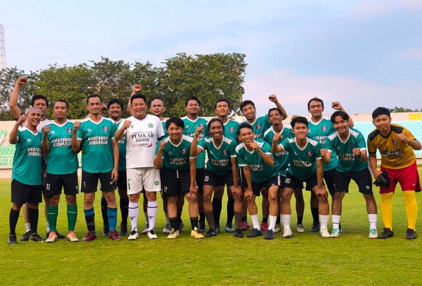 Bupati Subandi Bersinergi Dengan Wartawan Sidoarjo Melalui Fun Game Sepak Bola