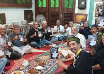 Tak Pernah Berhenti Berkarya, Wartawan Ex-Surabaya Post Silaturahmi lewat Antologi Puisi
