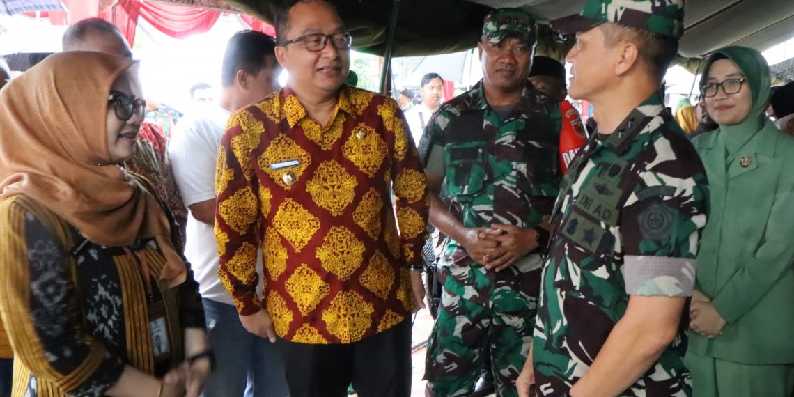 Plt Bupati Asluchul Alif dan Aslog Panglima TNI Tinjau TMMD XXIV di Desa Banter, Benjeng