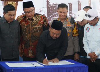 Peringati May Day, Bupati Gresik – Serikat Buruh Sepakati Enam Komitmen Sejahterakan Pekerja