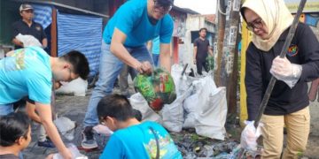Puluhan Karyawan Asia Pramulia, Ciptakan Lingkungan Bersih dan Sehat di Kedung Baruk