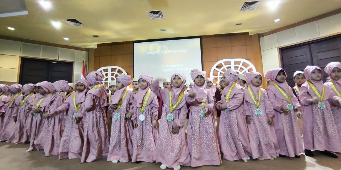 Amazing Me, Tampilan Capaian Akhir Siswa KB-TK Al Hikmah Bertabur Keunikan dan Keceriaan