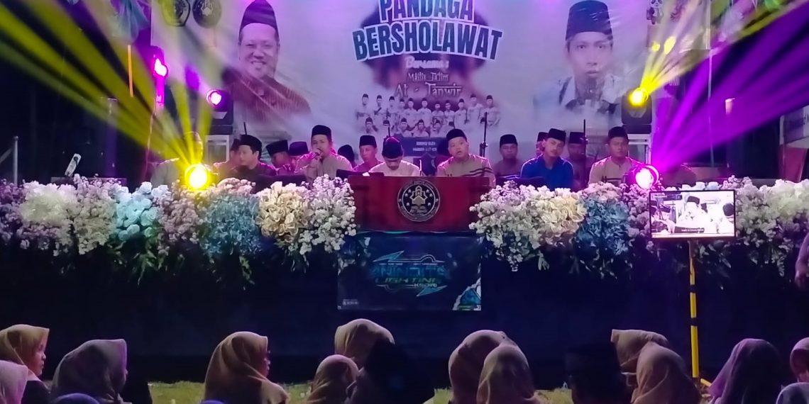 Sholawat Semarakkan Dies Natalis ke-36 SMK Pawyatan Daha 3 Kediri
