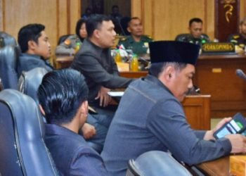Paripurna DPRD Sidoarjo Tidak Kuorum, Wakil Ketua Fraksi Golkar Interupsi Pimpinan Sidang