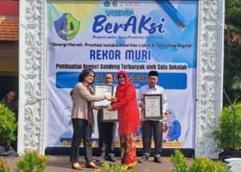 SMP Negeri 4 Sidoarjo Pecahkan Rekor MURI, Buat 10.750 Nugget Bandeng