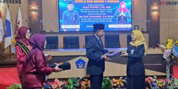 Kepala SMA Negeri 1 Krian dan SMA Negeri 1 Porong Dilakukan Penyegaran