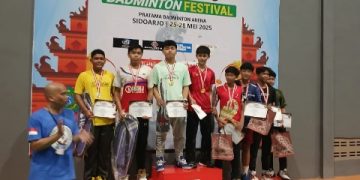 Siswa KKO SMP Negeri 2 Sidoarjo Juara Satu Badminton Festival 2025