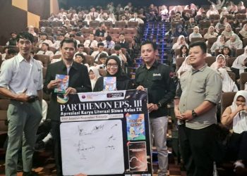 SMP Sepuluh Nopember Nobar Film Pendek dan Launching Buku Karya Siswa di Platinum Cineplex