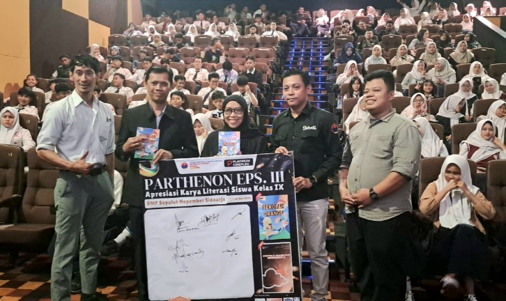 SMP Sepuluh Nopember Nobar Film Pendek dan Launching Buku Karya Siswa di Platinum Cineplex