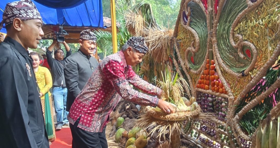 Wakil Bupati Tuban Berikan Apresiasi Tradisi Nyadran Desa Kumpulrejo Parengan