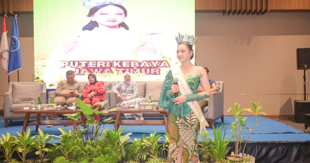 Hadir di Rakercab Iwapi, Putri Kebaya Jatim 2024 Gaungkan Mari Berkebaya