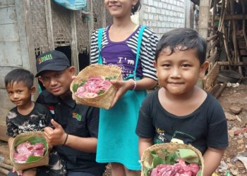 Laznas BMH Sebar Daging Qurban untuk Dai, Guru Ngaji, Santri Penghafal Quran dan Tuna Netra di Pelosok Sidoarjo