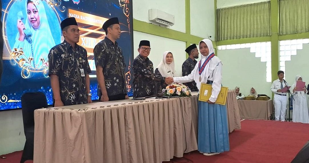 Pelepasan Siswa SMA Negeri 3 Sidoarjo Dilakukan Dengan Kirap Sederhana Penuh Kesan