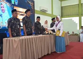 Pelepasan Siswa SMA Negeri 3 Sidoarjo Dilakukan Dengan Kirap Sederhana Penuh Kesan