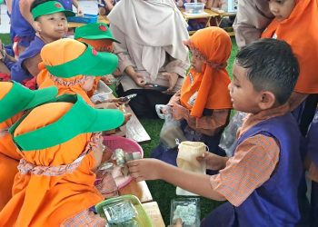 Anak-anak KB-TK Nurul Fikri Sidoarjo Antusias Ikuti ‘Fun Marketing and Selling’
