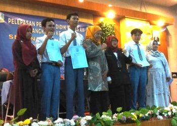 SMA Negeri 1 Waru Gelar Pelepasan Penuh Khidmat dan Apresiasi