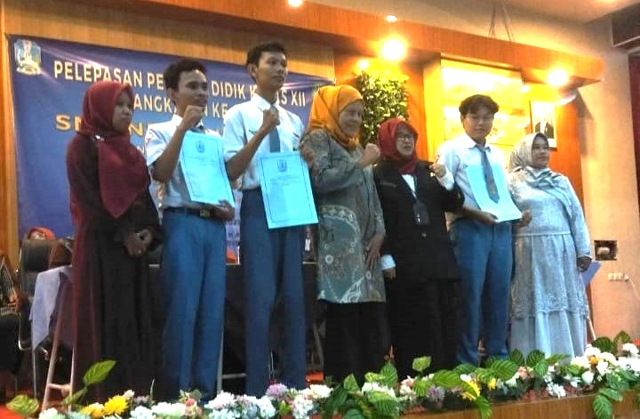 SMA Negeri 1 Waru Gelar Pelepasan Penuh Khidmat dan Apresiasi