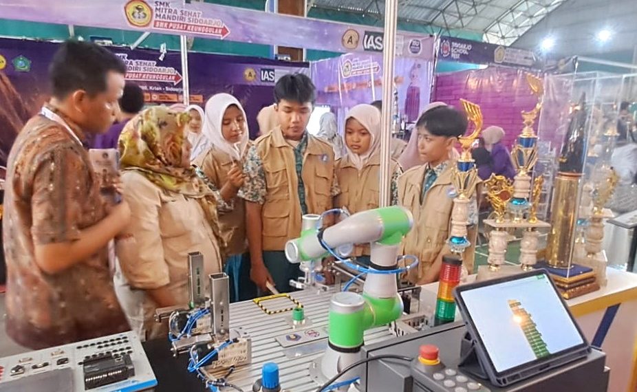 Siswa SMP Padati Pameran Teknologi SMK Krian 2 Sidoarjo di SSF IV 2025