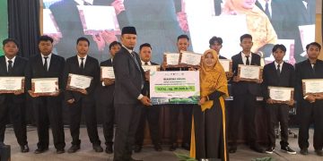 Umaha Beri Beasiswa Pendidikan Siswa SMK YPM 8 Sidoarjo Yang Berprestasi Rp 311 Juta