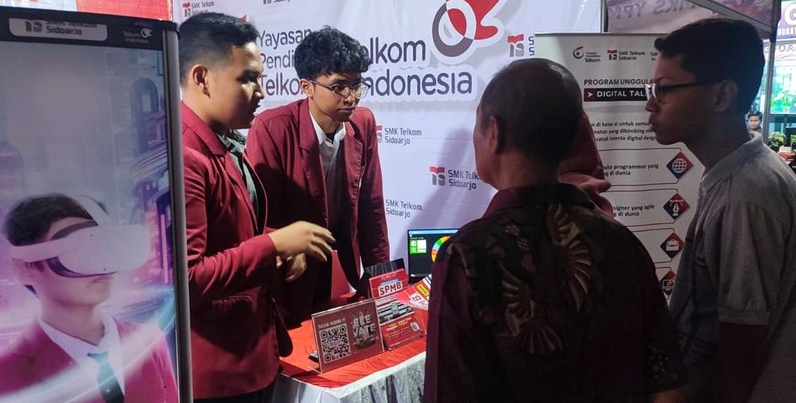 Pengunjung Kecewa Booth SMK Telkom Sidoarjo, Pendaftaran Sudah Ditutup
