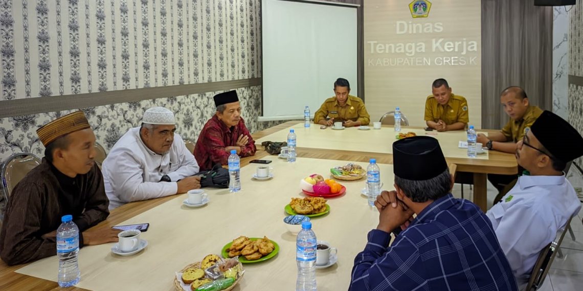 Jamin Hak Beribadah bagi Pekerja, MUI Jajaki Kerja Sama dengan Disnaker Gresik